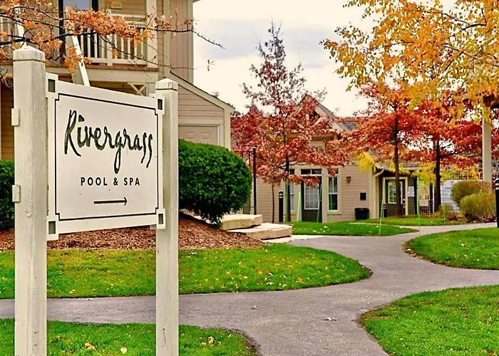 Spacious Blue Mountain 2 Storey - Wifi, Pool, Close To The Village & Golf